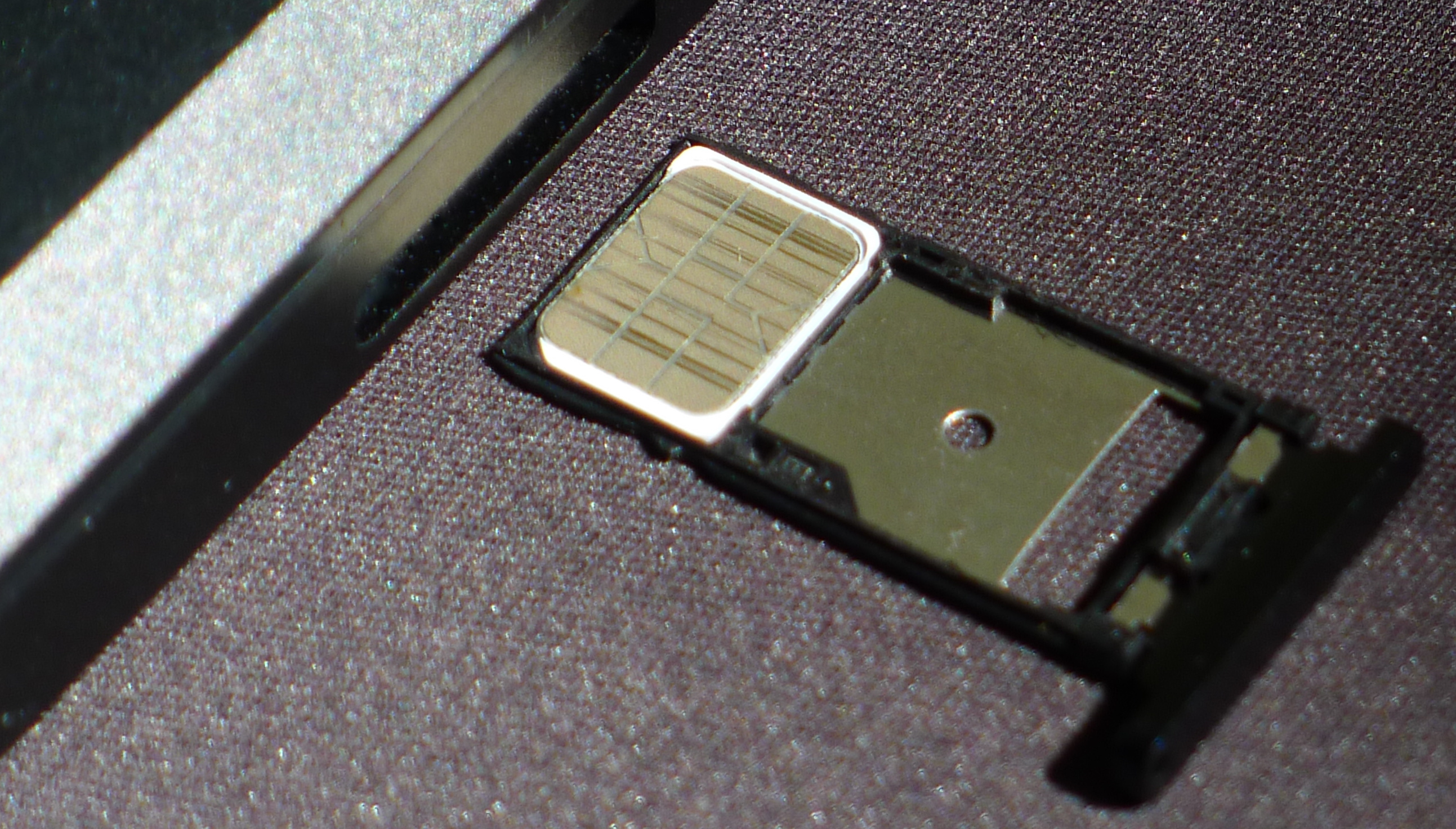 Librem 5 with Librem AweSIM Service